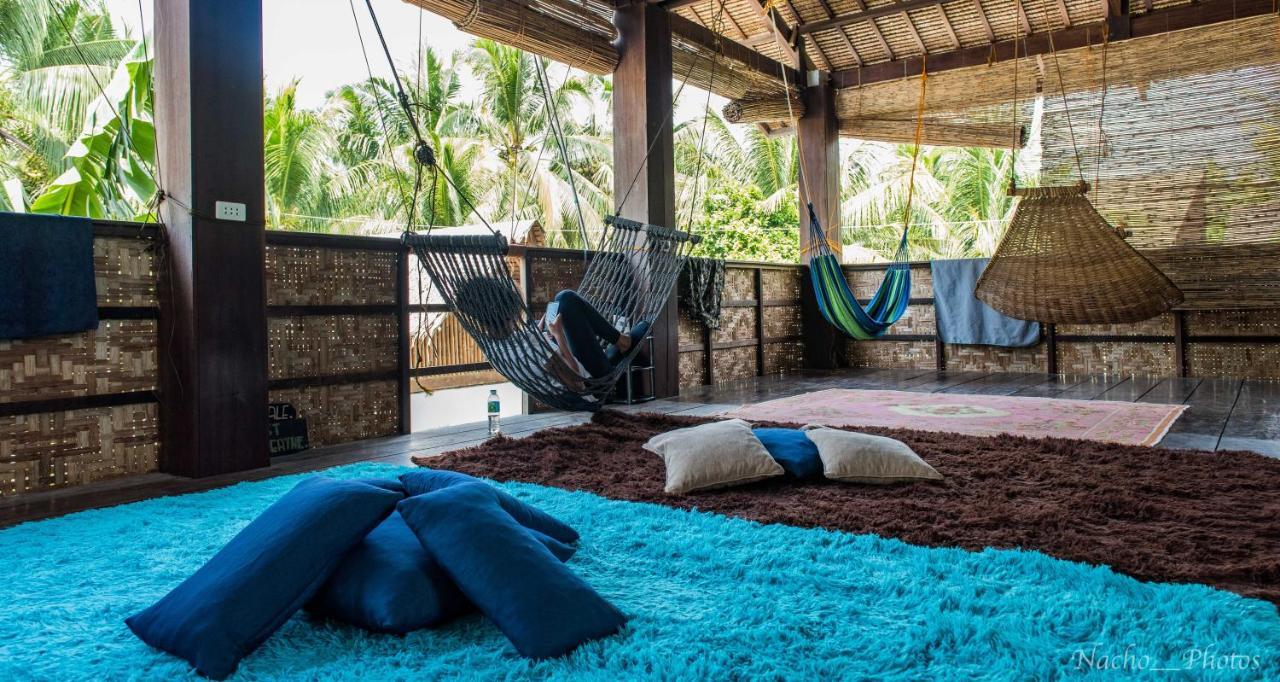 Footprints Homestay (Adults Only) General Luna  Extérieur photo